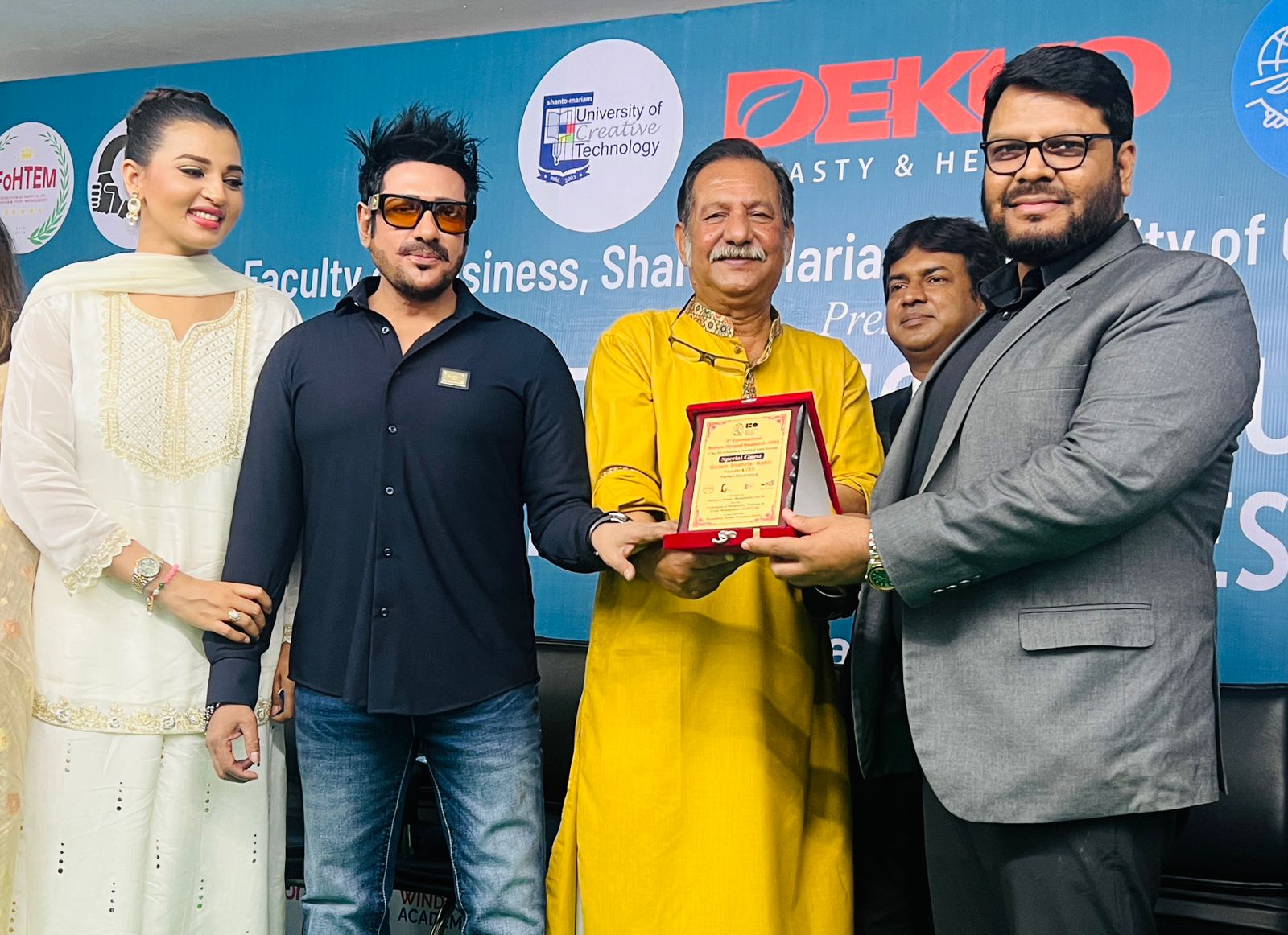 পারফেক্ট ইলেকট্রনিক্স-এর সিইও গোলাম শাহরিয়ার কবীর পেলেন “সন্মাননা স্মারক”