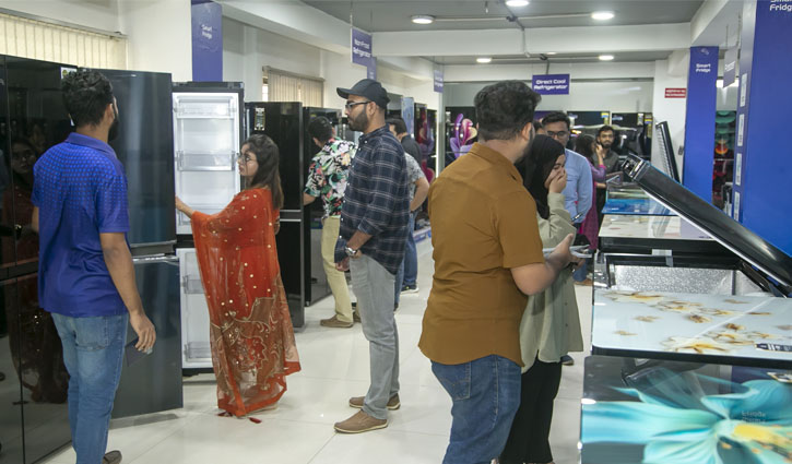 ঈদ উৎসবে জমজমাট ওয়ালটন ফ্রিজের বিক্রি