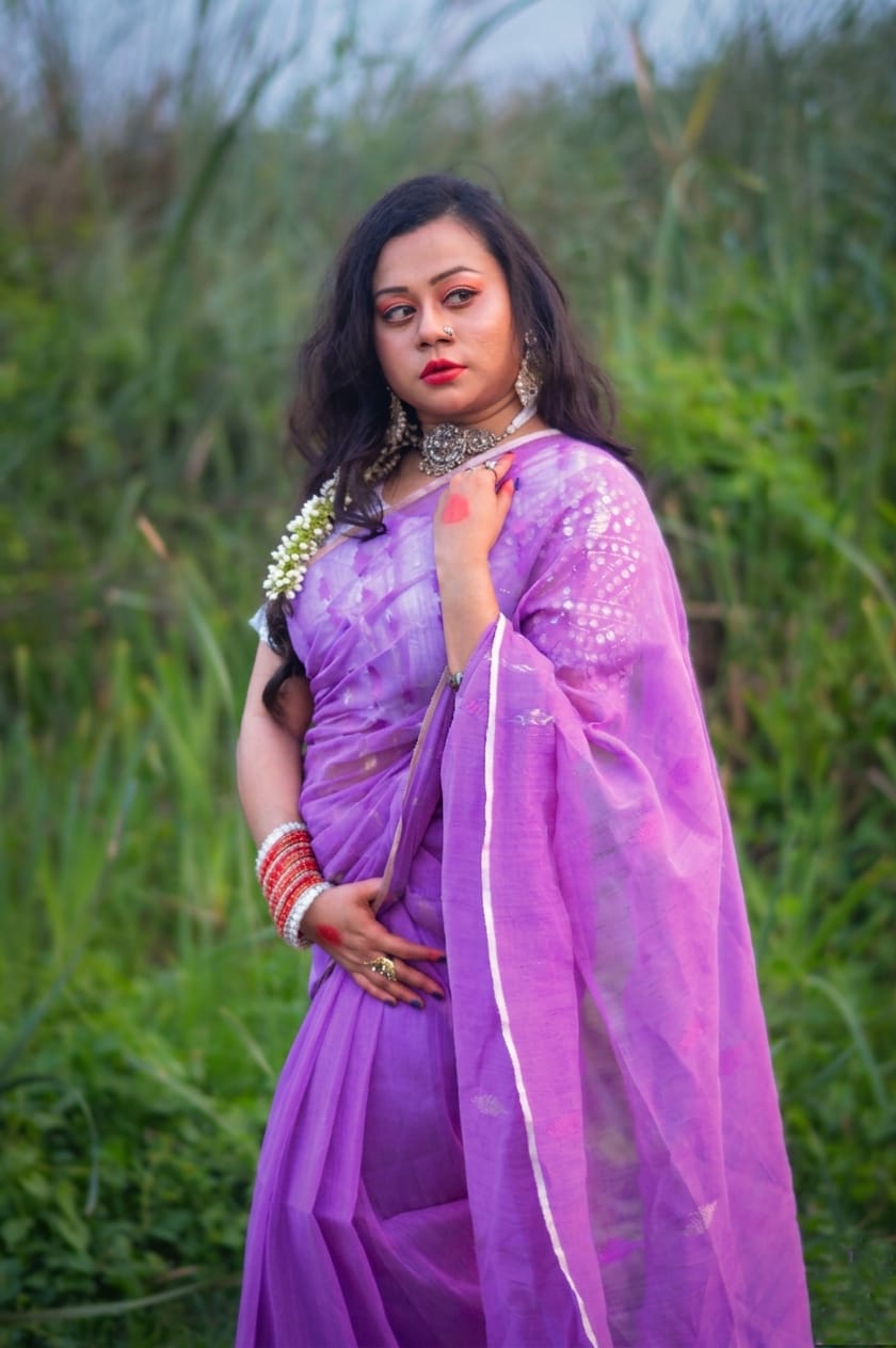 বাঙালি নারী ও শাড়ি: সৌন্দর্য, ঐতিহ্য ও উৎসবের অনন্য বন্ধন
